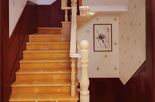 邯郸中式别墅室内汉白玉石楼梯的定制安装装饰效果
